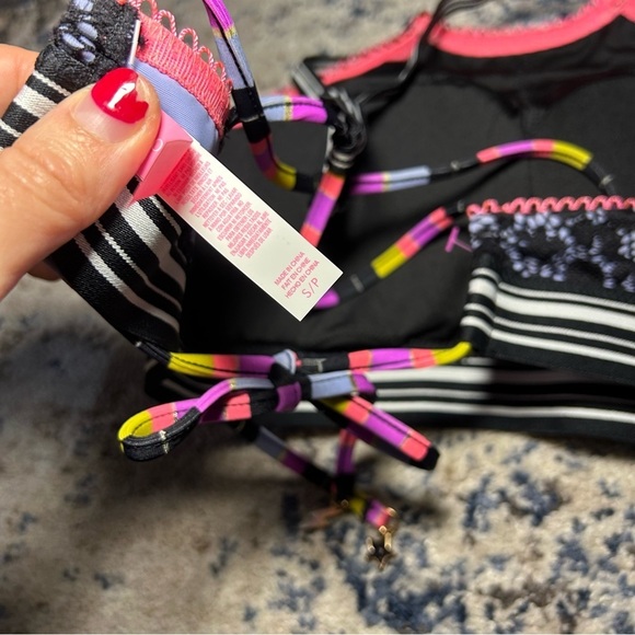 Victoria’s Secret Gray & Black Floral Mesh Padded Bikini Top Size Small - Picture 8 of 8